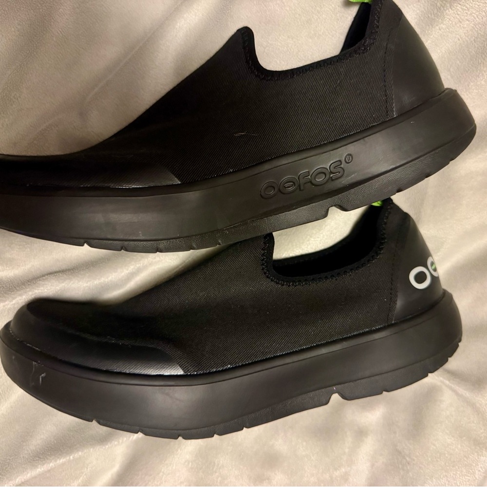 OOFOS OMG EZEE RECOVERY SLIP ONS SIZE 8.5 NWOT